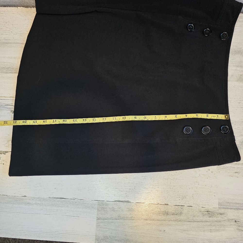 Larry Levine Lifestyle Attitude Black Skirt Size 12 Faux Button Front Stretch - Picture 9 of 10